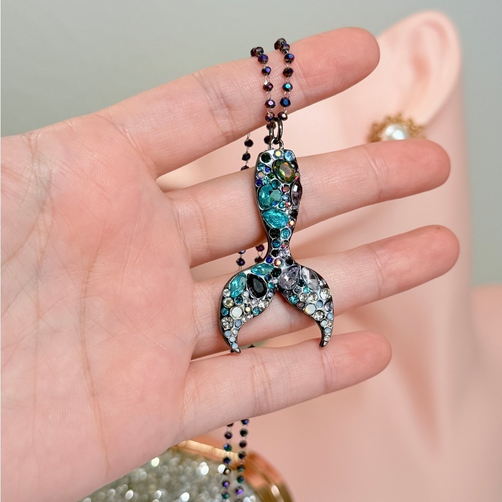💎 Elegant Mermaid Tail Pendant Necklace - Picture 5 of 7